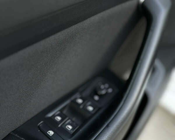 Белый Фольксваген Пассат, объемом двигателя 1.97 л и пробегом 290 тыс. км за 15799 $, фото 32 на Automoto.ua