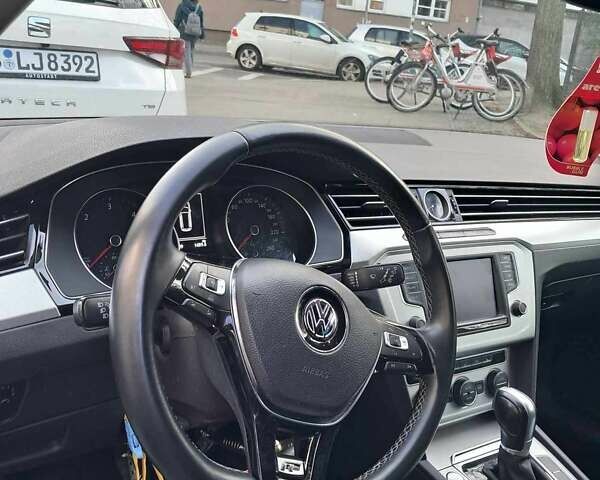 Білий Фольксваген Пассат, об'ємом двигуна 1.6 л та пробігом 237 тис. км за 15600 $, фото 20 на Automoto.ua