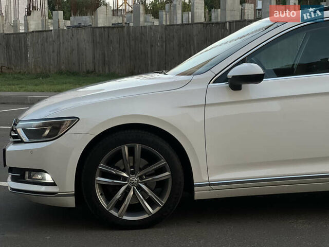 Белый Фольксваген Пассат, объемом двигателя 1.97 л и пробегом 290 тыс. км за 16499 $, фото 6 на Automoto.ua