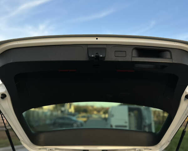 Белый Фольксваген Пассат, объемом двигателя 1.97 л и пробегом 290 тыс. км за 15799 $, фото 37 на Automoto.ua