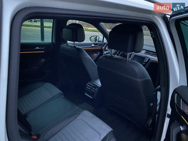 Білий Фольксваген Пассат, об'ємом двигуна 1.97 л та пробігом 243 тис. км за 17500 $, фото 16 на Automoto.ua