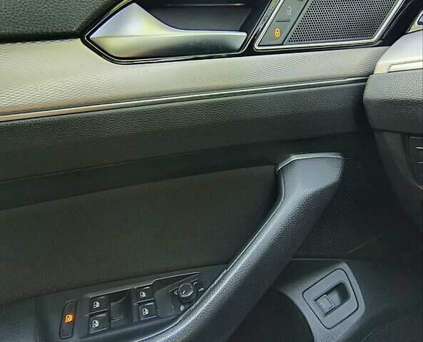 Белый Фольксваген Пассат, объемом двигателя 1.6 л и пробегом 218 тыс. км за 14950 $, фото 29 на Automoto.ua