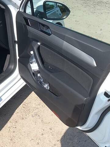 Білий Фольксваген Пассат, об'ємом двигуна 1.6 л та пробігом 192 тис. км за 18200 $, фото 12 на Automoto.ua