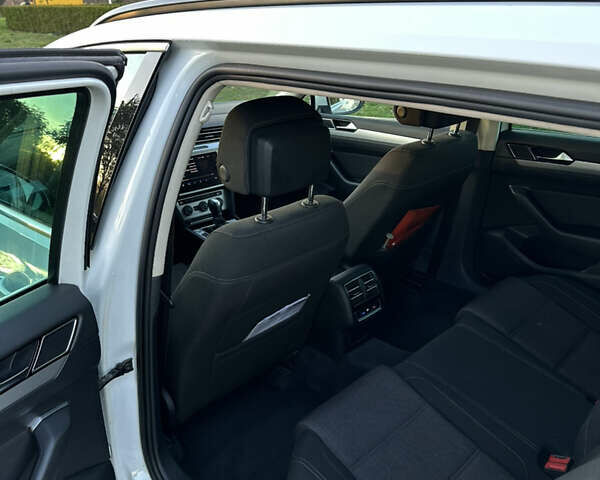 Белый Фольксваген Пассат, объемом двигателя 1.97 л и пробегом 290 тыс. км за 15799 $, фото 14 на Automoto.ua