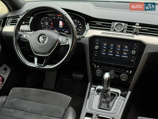 Белый Фольксваген Пассат, объемом двигателя 1.6 л и пробегом 262 тыс. км за 16000 $, фото 20 на Automoto.ua