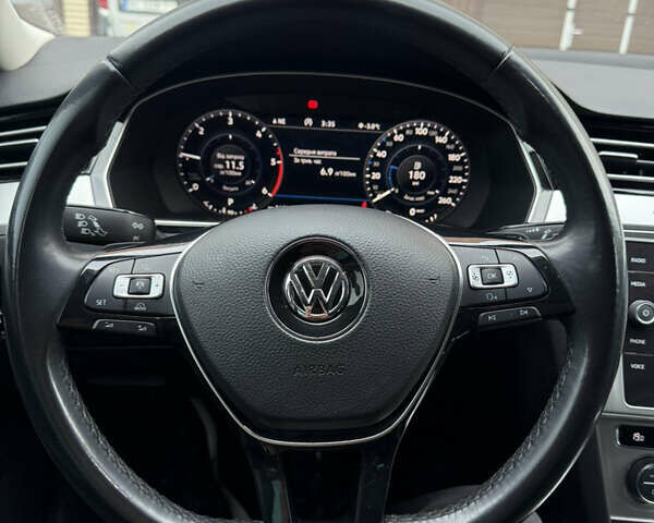 Белый Фольксваген Пассат, объемом двигателя 2 л и пробегом 345 тыс. км за 13900 $, фото 27 на Automoto.ua