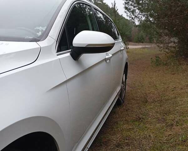 Білий Фольксваген Пассат, об'ємом двигуна 1.97 л та пробігом 195 тис. км за 18500 $, фото 11 на Automoto.ua