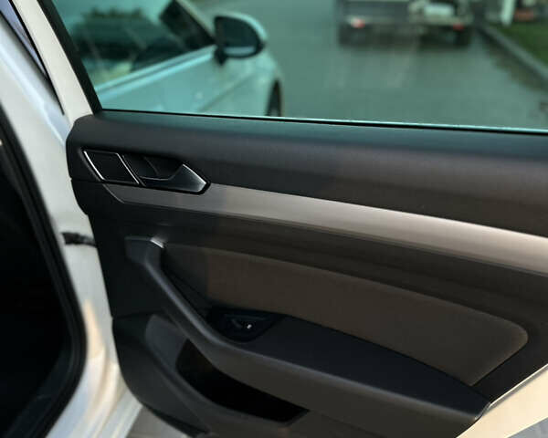 Белый Фольксваген Пассат, объемом двигателя 1.97 л и пробегом 290 тыс. км за 15799 $, фото 15 на Automoto.ua