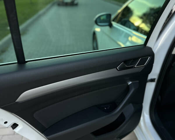 Белый Фольксваген Пассат, объемом двигателя 1.97 л и пробегом 290 тыс. км за 15799 $, фото 13 на Automoto.ua