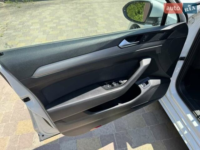 Білий Фольксваген Пассат, об'ємом двигуна 1.97 л та пробігом 198 тис. км за 17800 $, фото 26 на Automoto.ua