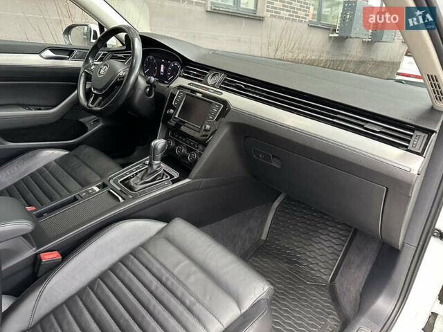 Белый Фольксваген Пассат, объемом двигателя 2 л и пробегом 260 тыс. км за 18250 $, фото 17 на Automoto.ua