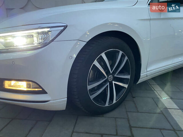 Білий Фольксваген Пассат, об'ємом двигуна 1.97 л та пробігом 243 тис. км за 17500 $, фото 28 на Automoto.ua