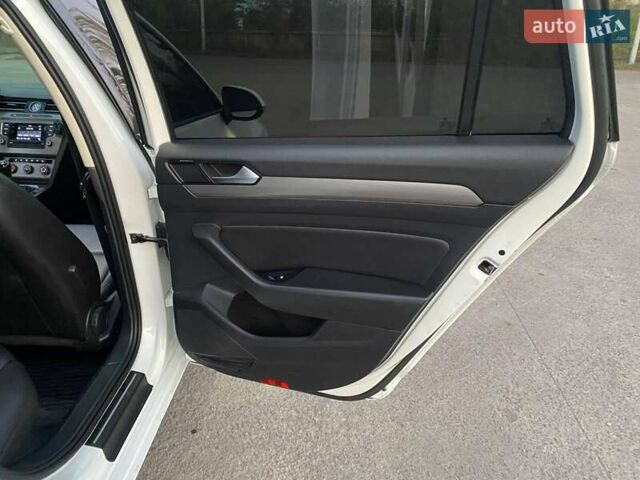 Білий Фольксваген Пассат, об'ємом двигуна 1.97 л та пробігом 381 тис. км за 11850 $, фото 30 на Automoto.ua