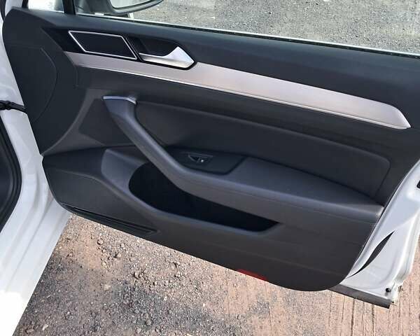 Белый Фольксваген Пассат, объемом двигателя 2 л и пробегом 229 тыс. км за 16200 $, фото 9 на Automoto.ua