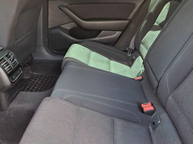 Білий Фольксваген Пассат, об'ємом двигуна 1.6 л та пробігом 301 тис. км за 12000 $, фото 7 на Automoto.ua