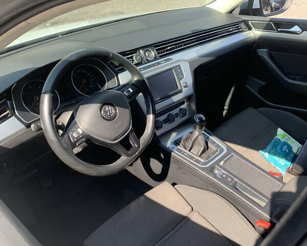 Белый Фольксваген Пассат, объемом двигателя 1.97 л и пробегом 230 тыс. км за 14500 $, фото 18 на Automoto.ua