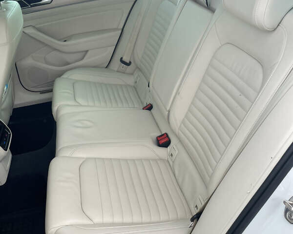 Белый Фольксваген Пассат, объемом двигателя 1.97 л и пробегом 200 тыс. км за 17500 $, фото 18 на Automoto.ua