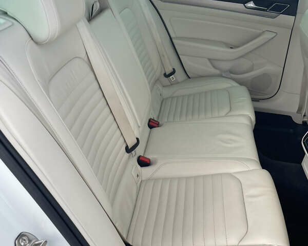 Белый Фольксваген Пассат, объемом двигателя 1.97 л и пробегом 200 тыс. км за 17500 $, фото 12 на Automoto.ua