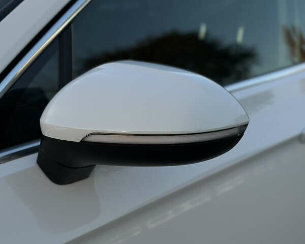 Белый Фольксваген Пассат, объемом двигателя 1.97 л и пробегом 290 тыс. км за 15499 $, фото 8 на Automoto.ua