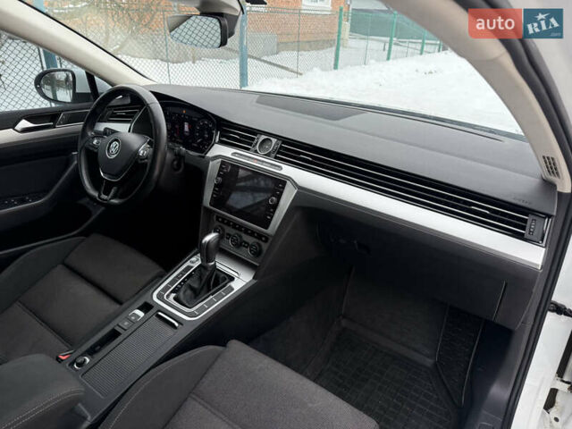 Белый Фольксваген Пассат, объемом двигателя 2 л и пробегом 345 тыс. км за 13900 $, фото 28 на Automoto.ua