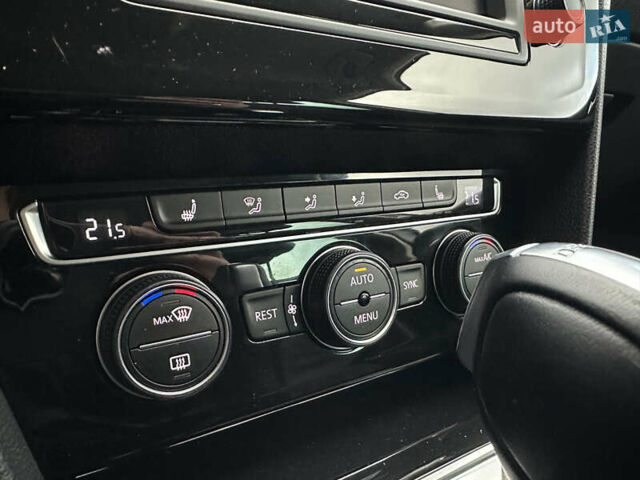 Белый Фольксваген Пассат, объемом двигателя 2 л и пробегом 260 тыс. км за 18250 $, фото 26 на Automoto.ua