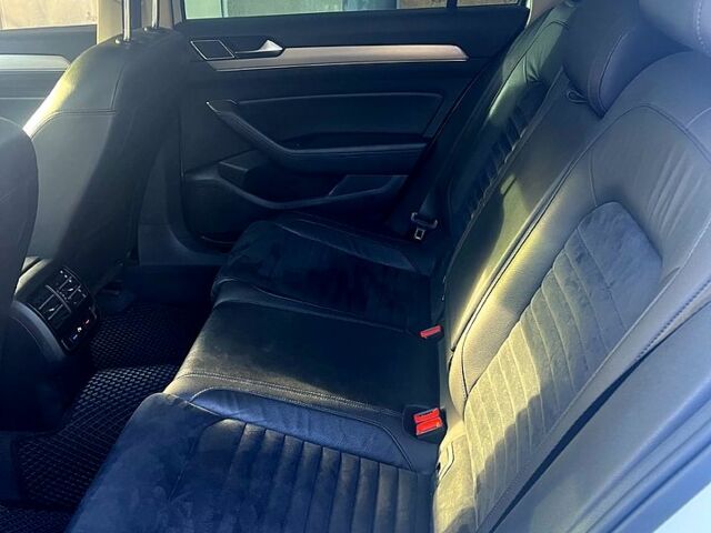 Білий Фольксваген Пассат, об'ємом двигуна 2 л та пробігом 30200 тис. км за 15500 $, фото 12 на Automoto.ua