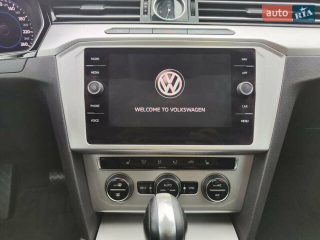 Белый Фольксваген Пассат, объемом двигателя 1.97 л и пробегом 236 тыс. км за 17300 $, фото 19 на Automoto.ua