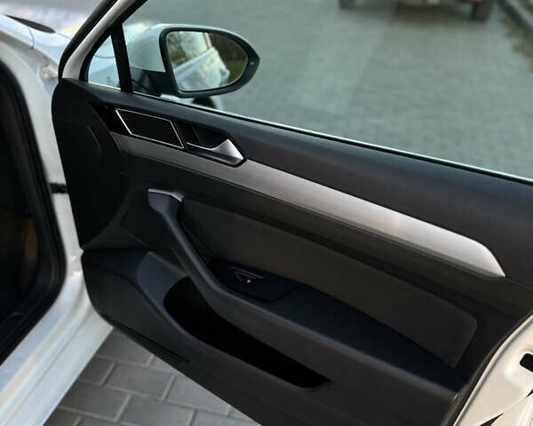 Білий Фольксваген Пассат, об'ємом двигуна 1.97 л та пробігом 290 тис. км за 15499 $, фото 17 на Automoto.ua