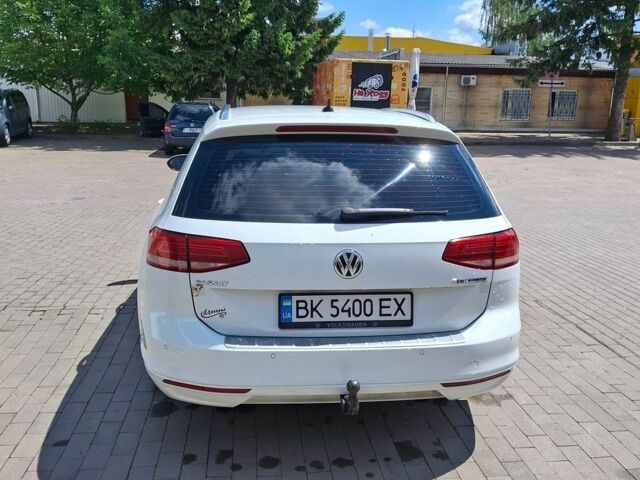 Білий Фольксваген Пассат, об'ємом двигуна 1.6 л та пробігом 301 тис. км за 12000 $, фото 3 на Automoto.ua