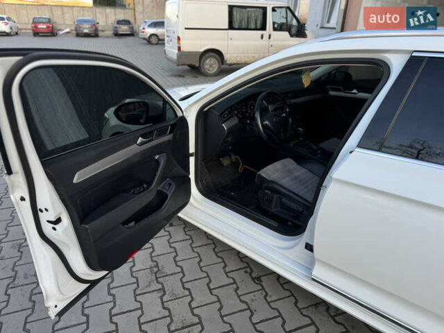 Белый Фольксваген Пассат, объемом двигателя 1.97 л и пробегом 289 тыс. км за 16800 $, фото 37 на Automoto.ua