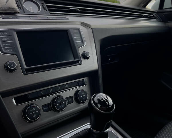 Белый Фольксваген Пассат, объемом двигателя 1.6 л и пробегом 274 тыс. км за 13399 $, фото 14 на Automoto.ua