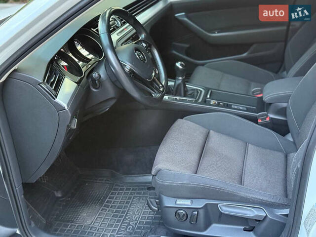 Белый Фольксваген Пассат, объемом двигателя 1.6 л и пробегом 200 тыс. км за 12900 $, фото 19 на Automoto.ua