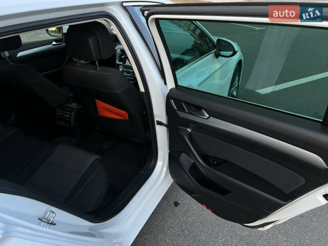 Белый Фольксваген Пассат, объемом двигателя 1.97 л и пробегом 290 тыс. км за 16499 $, фото 16 на Automoto.ua