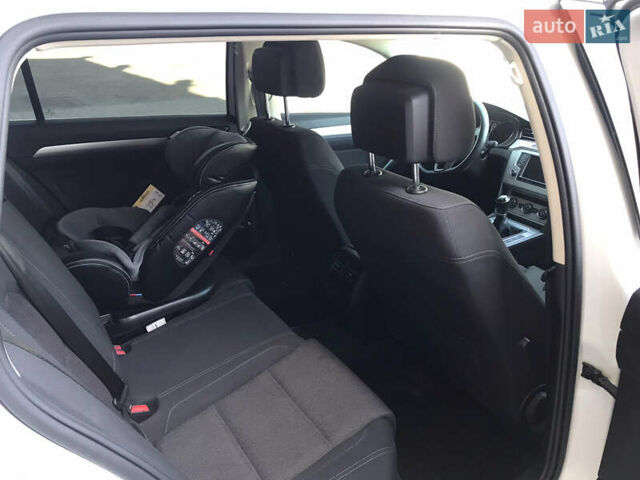 Белый Фольксваген Пассат, объемом двигателя 2 л и пробегом 270 тыс. км за 14500 $, фото 13 на Automoto.ua