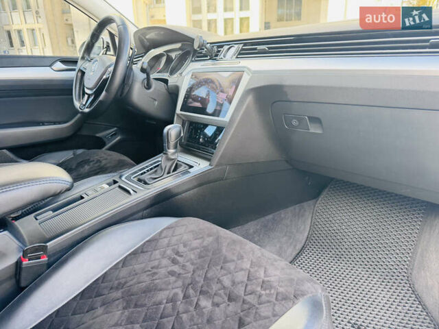 Белый Фольксваген Пассат, объемом двигателя 1.97 л и пробегом 275 тыс. км за 16499 $, фото 32 на Automoto.ua