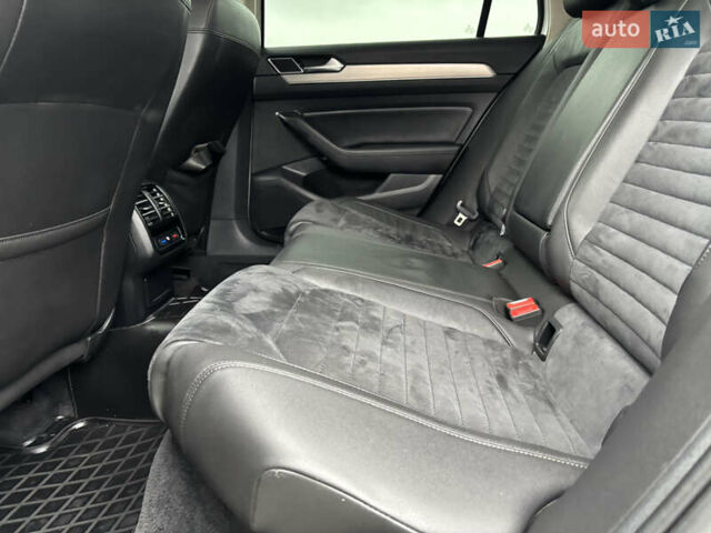 Белый Фольксваген Пассат, объемом двигателя 1.97 л и пробегом 268 тыс. км за 17890 $, фото 49 на Automoto.ua