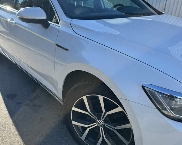 Белый Фольксваген Пассат, объемом двигателя 2 л и пробегом 223 тыс. км за 21500 $, фото 3 на Automoto.ua