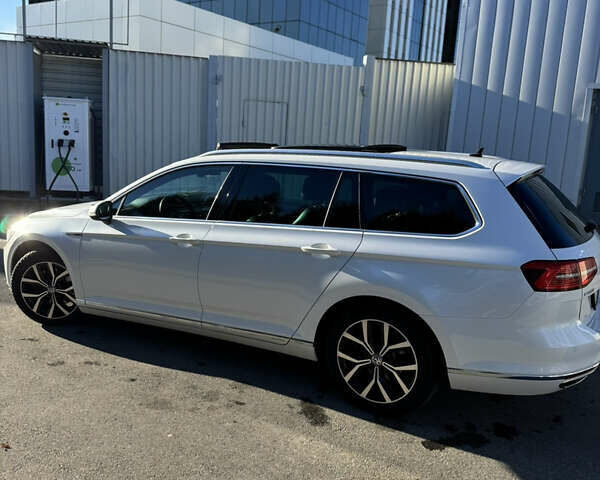 Белый Фольксваген Пассат, объемом двигателя 2 л и пробегом 223 тыс. км за 21500 $, фото 2 на Automoto.ua