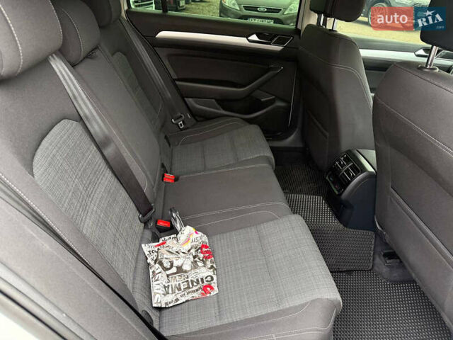 Белый Фольксваген Пассат, объемом двигателя 1.97 л и пробегом 188 тыс. км за 17550 $, фото 28 на Automoto.ua