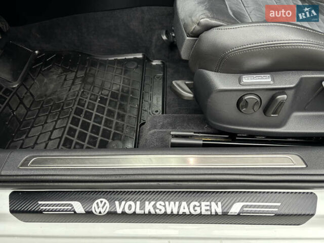 Белый Фольксваген Пассат, объемом двигателя 1.97 л и пробегом 268 тыс. км за 17890 $, фото 43 на Automoto.ua