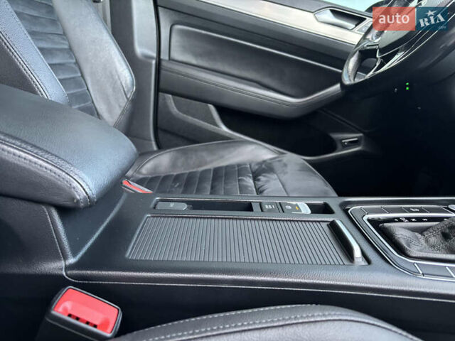 Белый Фольксваген Пассат, объемом двигателя 1.97 л и пробегом 269 тыс. км за 17890 $, фото 102 на Automoto.ua