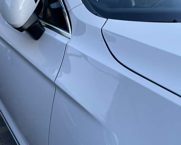 Белый Фольксваген Пассат, объемом двигателя 2 л и пробегом 212 тыс. км за 19500 $, фото 2 на Automoto.ua