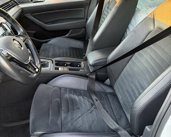 Белый Фольксваген Пассат, объемом двигателя 1.4 л и пробегом 200 тыс. км за 19000 $, фото 8 на Automoto.ua