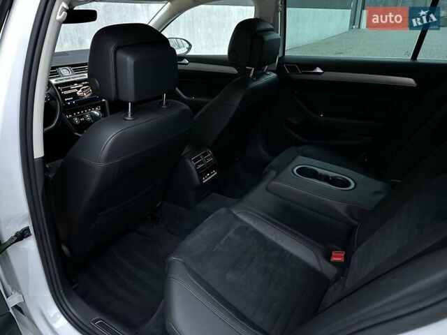 Білий Фольксваген Пассат, об'ємом двигуна 1.97 л та пробігом 239 тис. км за 19500 $, фото 48 на Automoto.ua