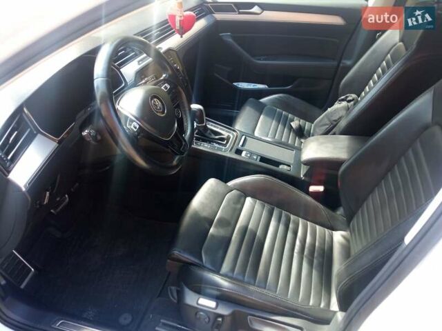 Белый Фольксваген Пассат, объемом двигателя 1.97 л и пробегом 170 тыс. км за 23000 $, фото 6 на Automoto.ua