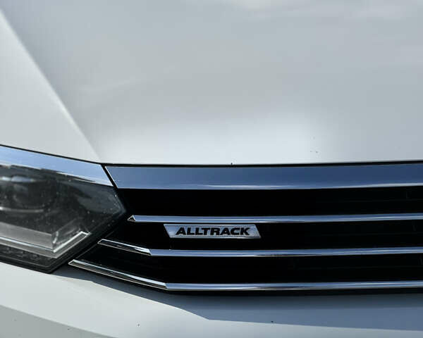 Белый Фольксваген Пассат, объемом двигателя 2 л и пробегом 205 тыс. км за 22200 $, фото 6 на Automoto.ua