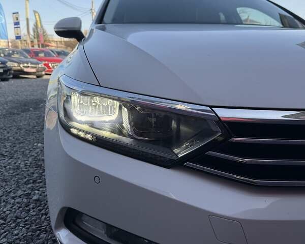 Белый Фольксваген Пассат, объемом двигателя 1.97 л и пробегом 235 тыс. км за 17500 $, фото 9 на Automoto.ua