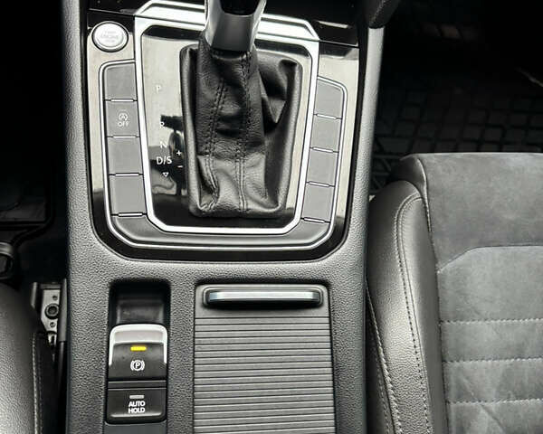 Белый Фольксваген Пассат, объемом двигателя 1.97 л и пробегом 268 тыс. км за 17890 $, фото 66 на Automoto.ua