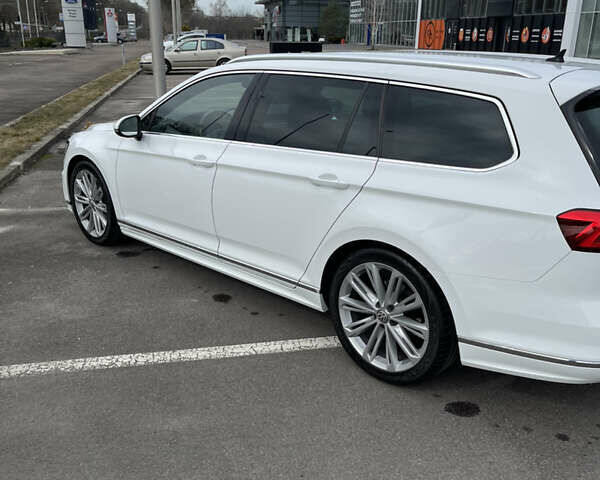 Белый Фольксваген Пассат, объемом двигателя 2 л и пробегом 212 тыс. км за 19500 $, фото 23 на Automoto.ua