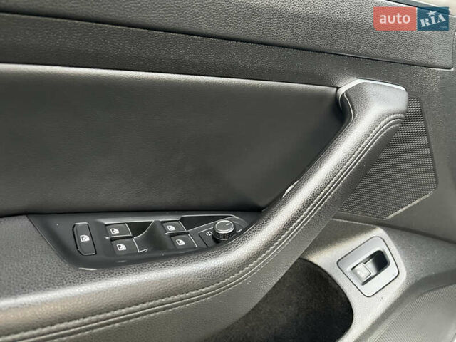 Белый Фольксваген Пассат, объемом двигателя 1.97 л и пробегом 267 тыс. км за 17890 $, фото 54 на Automoto.ua